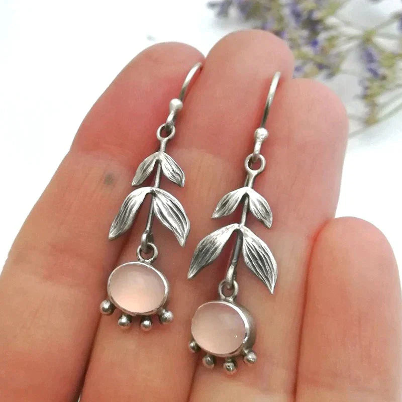 Éblouissantes boucles d'oreilles pendantes en quartz bohème, serties d'argent scintillant