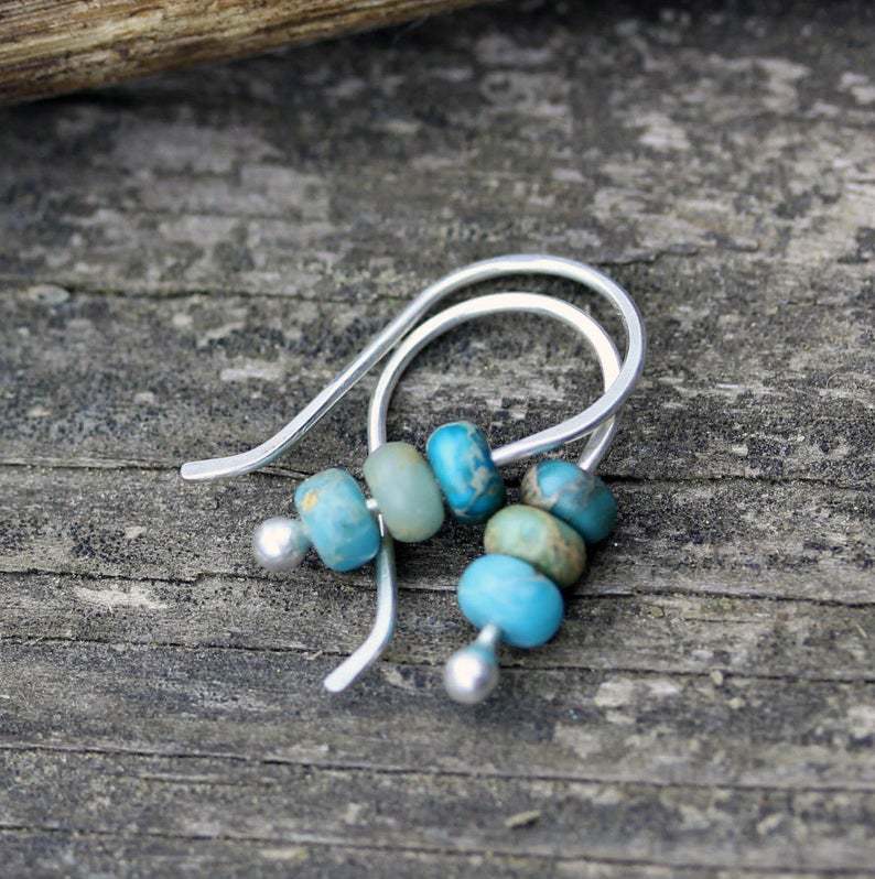 Élégantes Boucles d'Oreilles en Turquoise avec Perles
