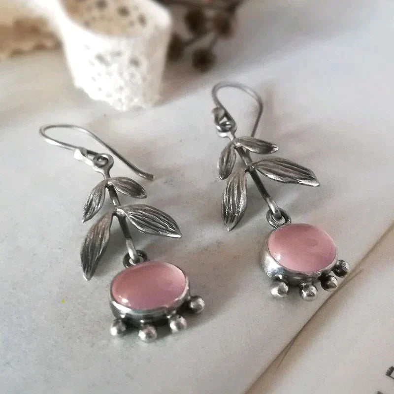 Éblouissantes boucles d'oreilles pendantes en quartz bohème, serties d'argent scintillant