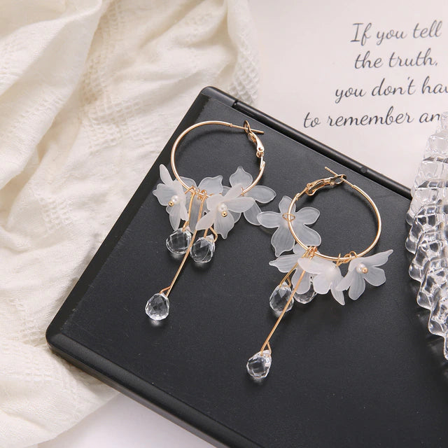 Éclat Floral : Boucles d'Oreilles Circulaires avec Cristaux Dorés