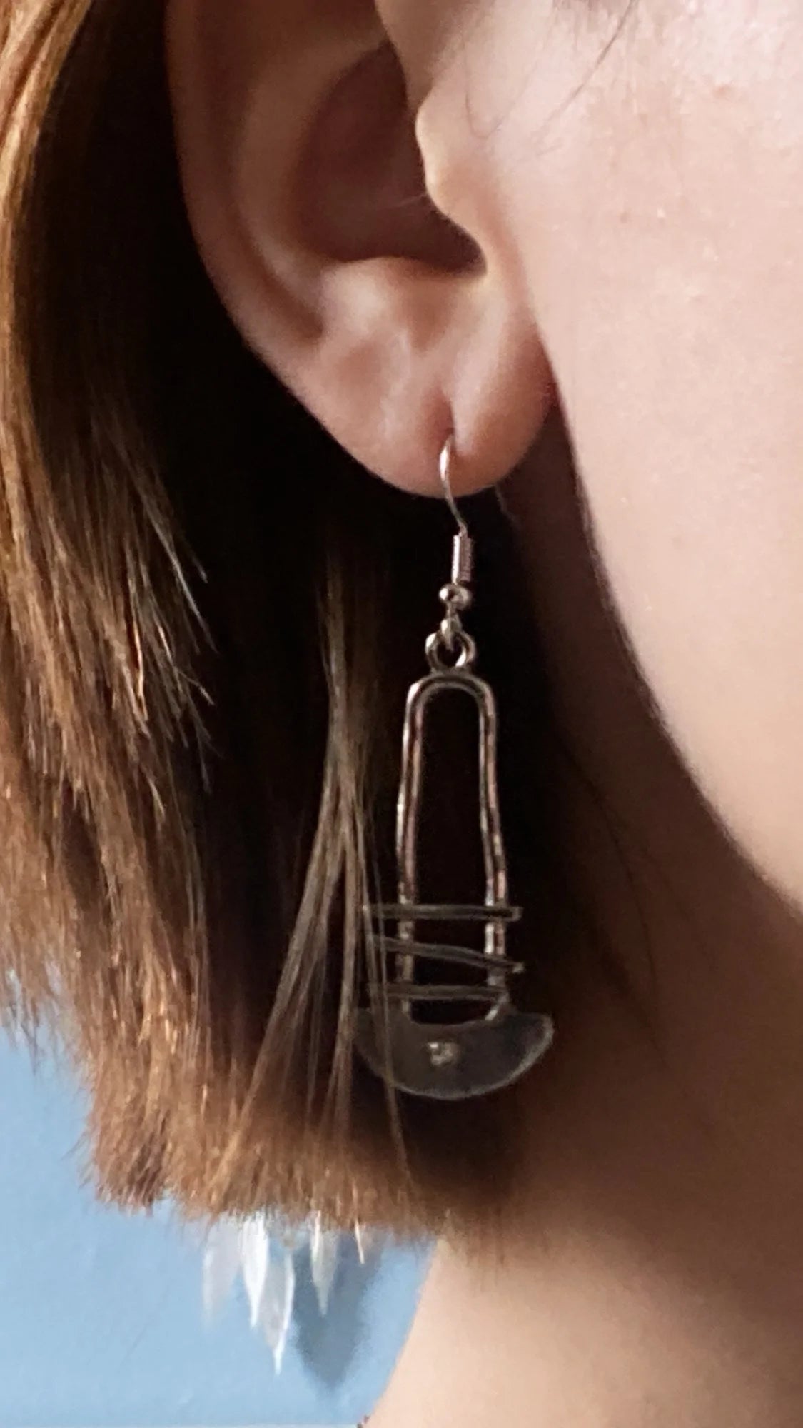 Boucles d'Oreilles Géométriques en Demi-Cercle avec Design Escalier Élégant