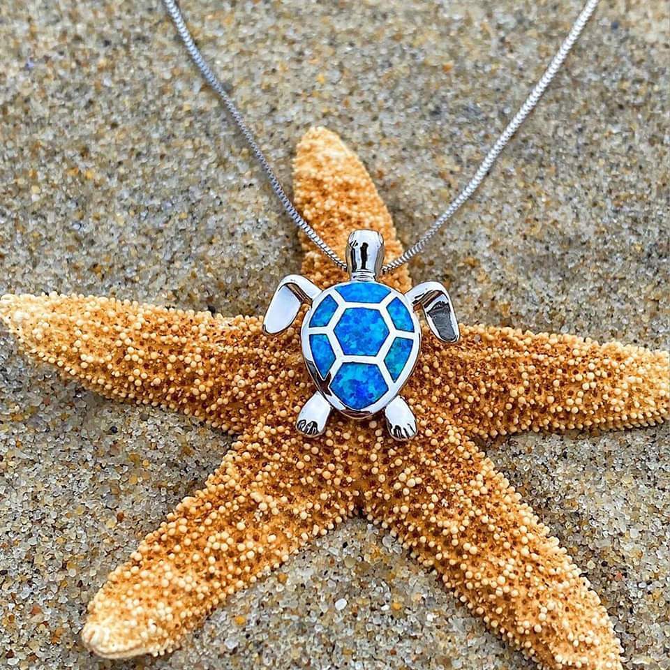 Ensemble Élégant : Collier Tortue de Mer en Opale et Argent avec Boucles d'Oreilles Assorties