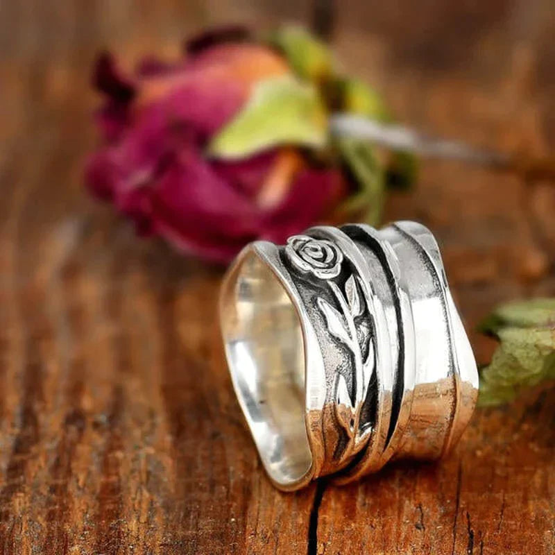 Élégante Bague Vintage en Argent avec Motif Floral