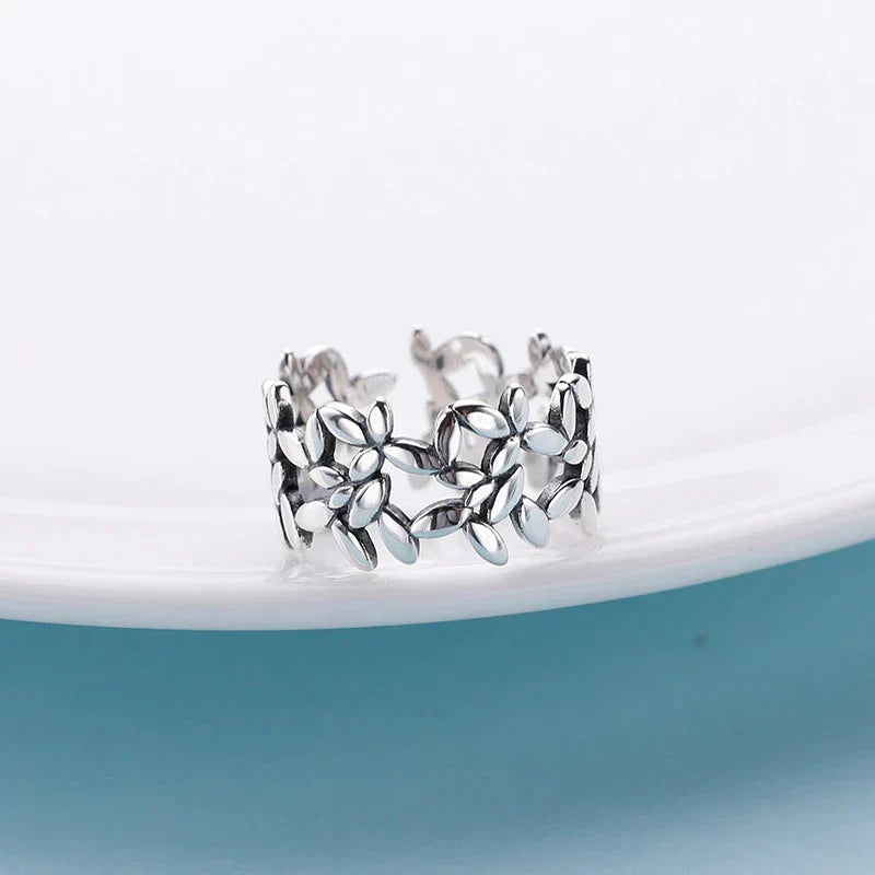 Bague Élégante en Argent à Motif de Feuille