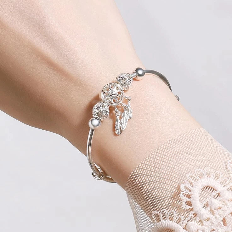 Chic Bracelet Ajustable avec Charms Élégants et Feuille en Argent