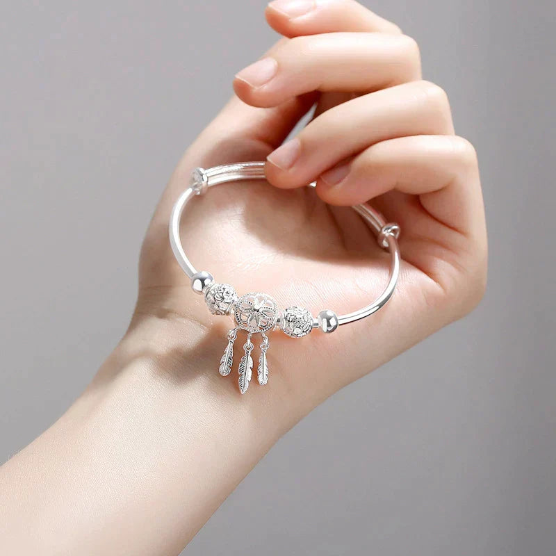 Chic Bracelet Ajustable avec Charms Élégants et Feuille en Argent