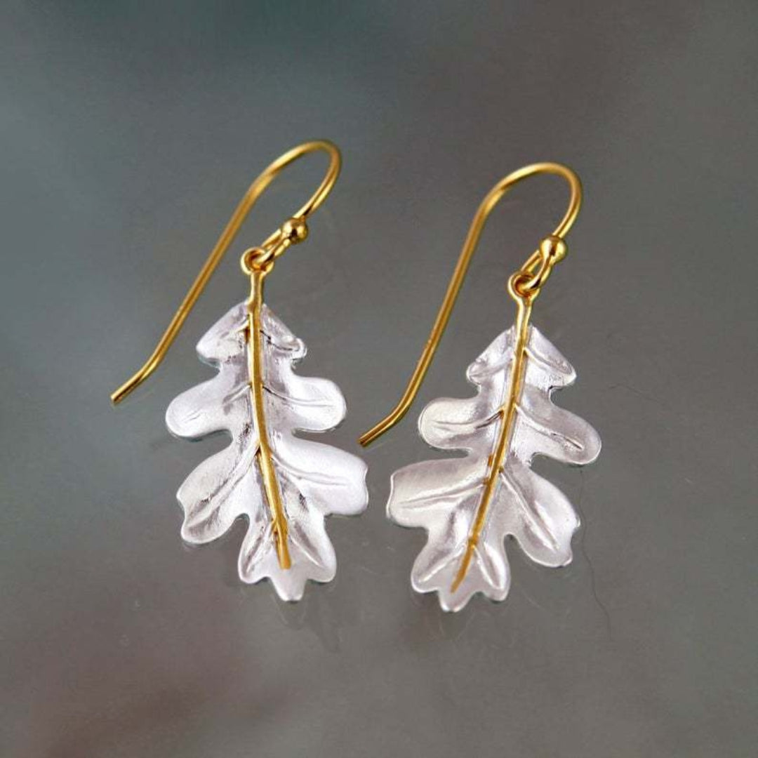 Boucles d'oreilles Boho en or ornées de délicates feuilles blanches