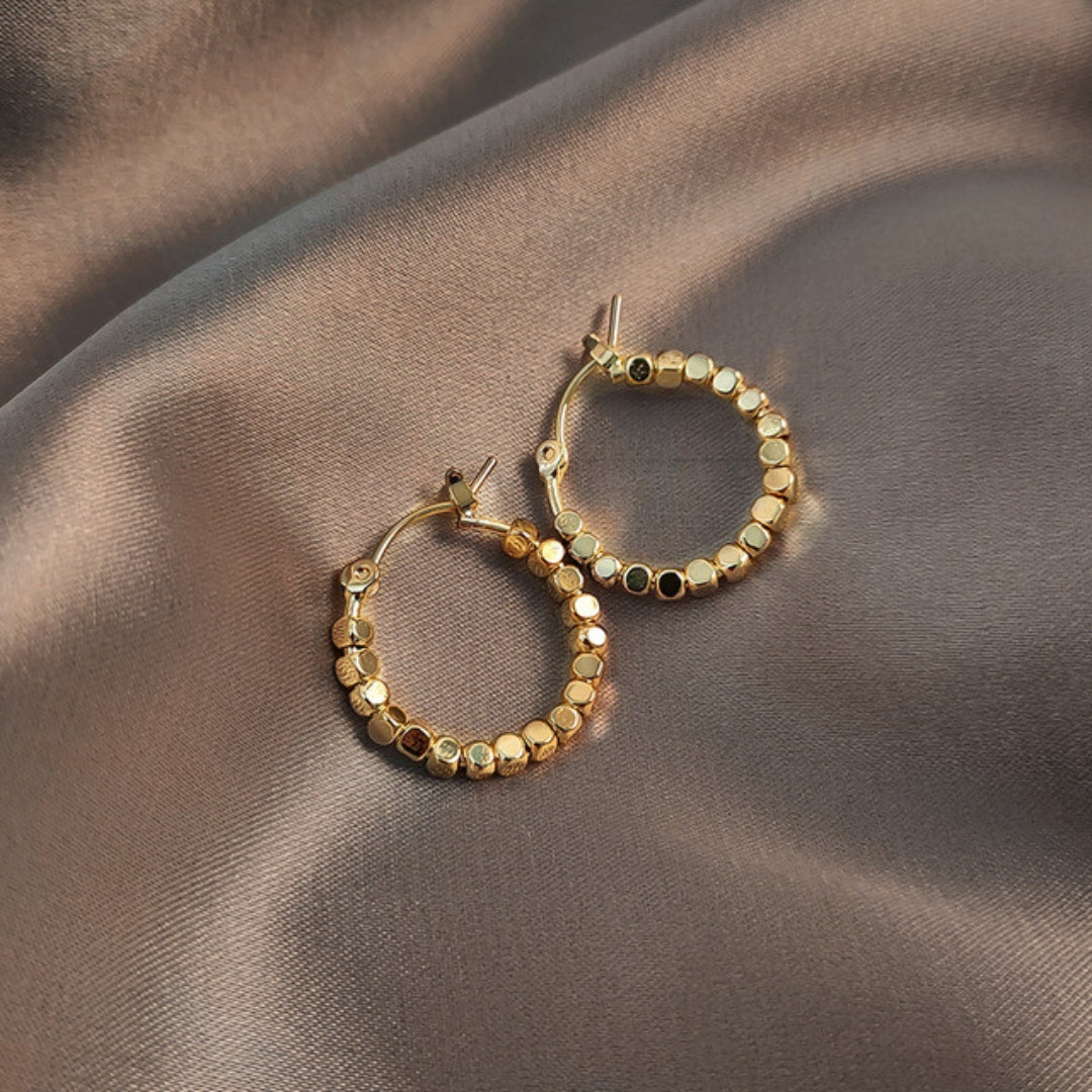 Boucles d'Oreilles Chic en Or avec Cubes Éblouissants