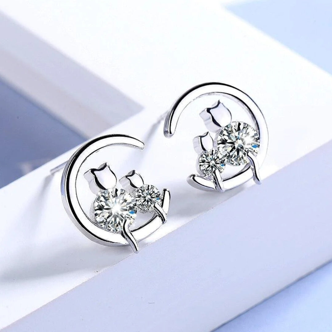Éclatantes Boucles d'Oreilles en Argent pour Passionnés de Chats, embellies de Zirconias scintillantes