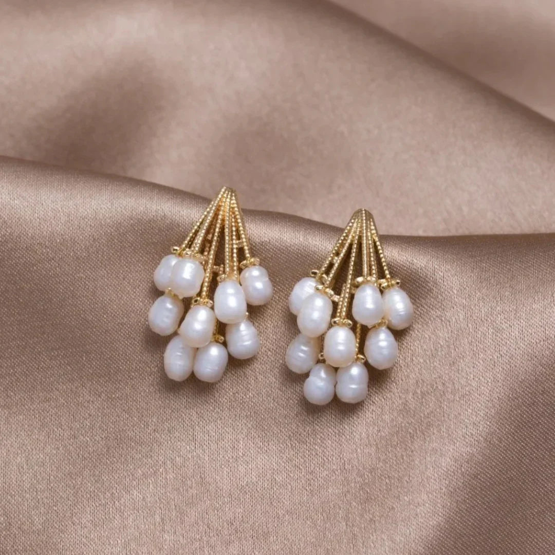 Éclatantes boucles d'oreilles en cascade de perles