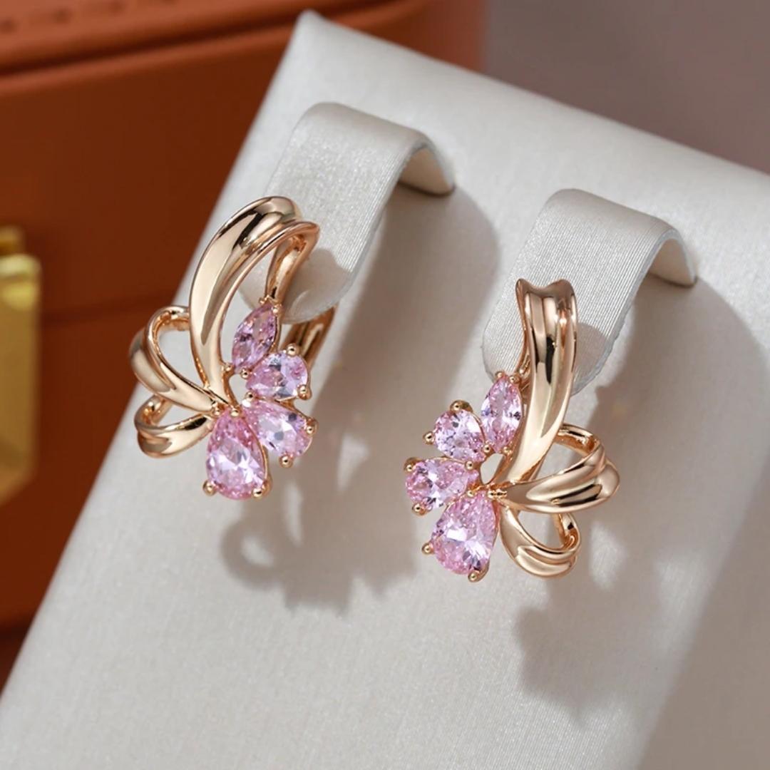 Boucles d'oreilles Fleur de Cristal Rose Élégantes en Or avec Éclat de Zirconia