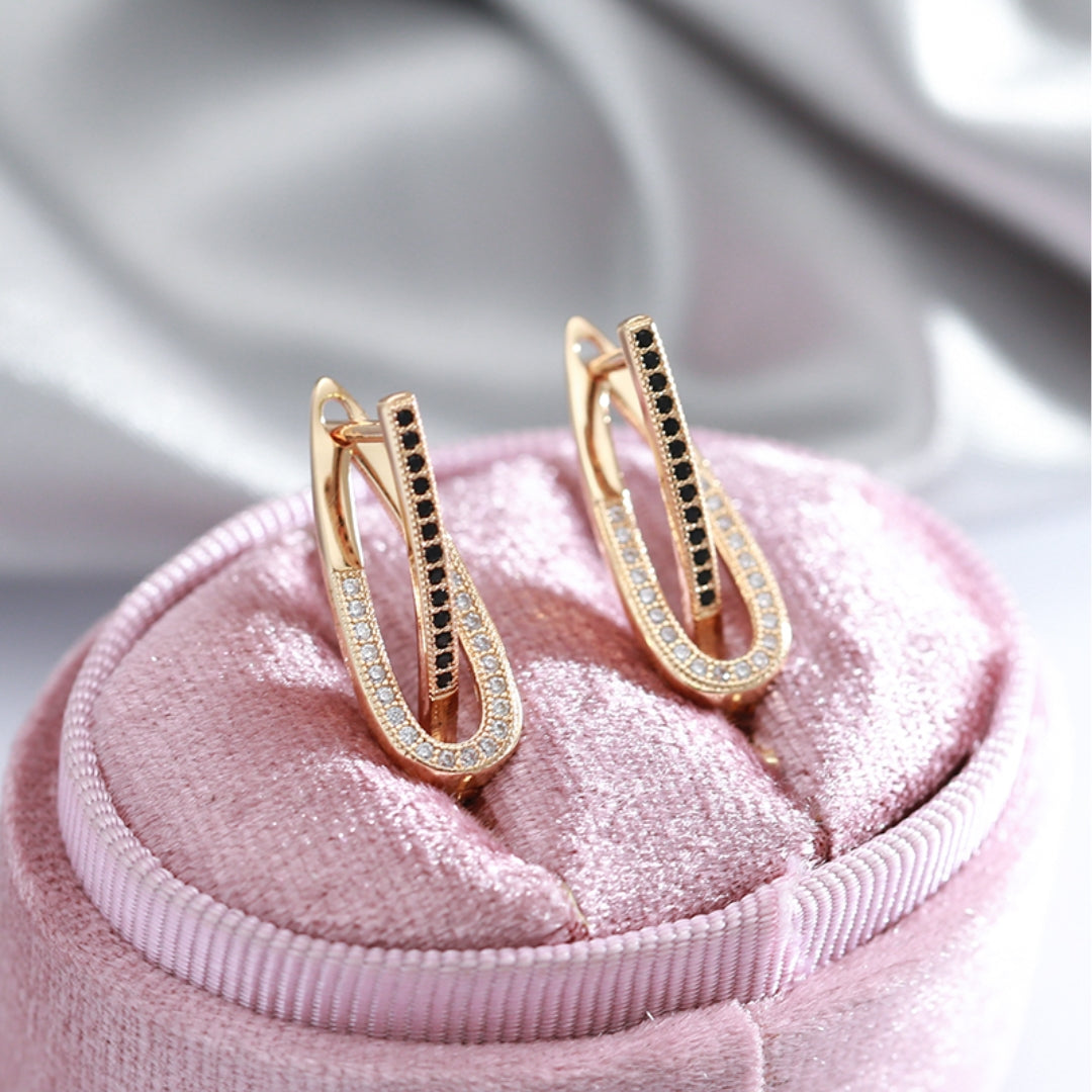 Boucles d'oreilles Élégantes en Or avec Zirconias Noires - Un Chic Incontournable