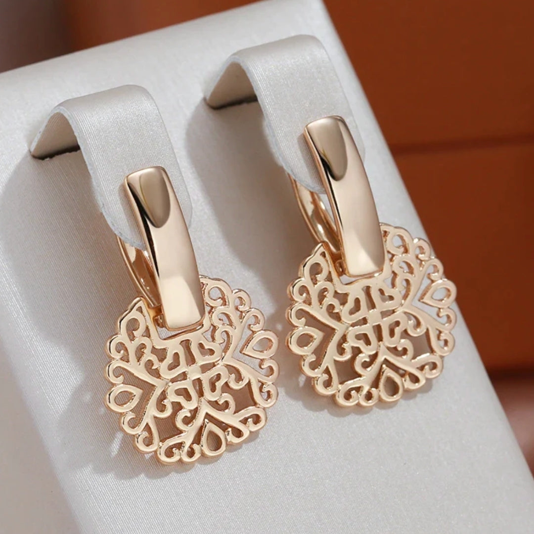 Éblouissantes boucles d'oreilles Mandala en plaqué or