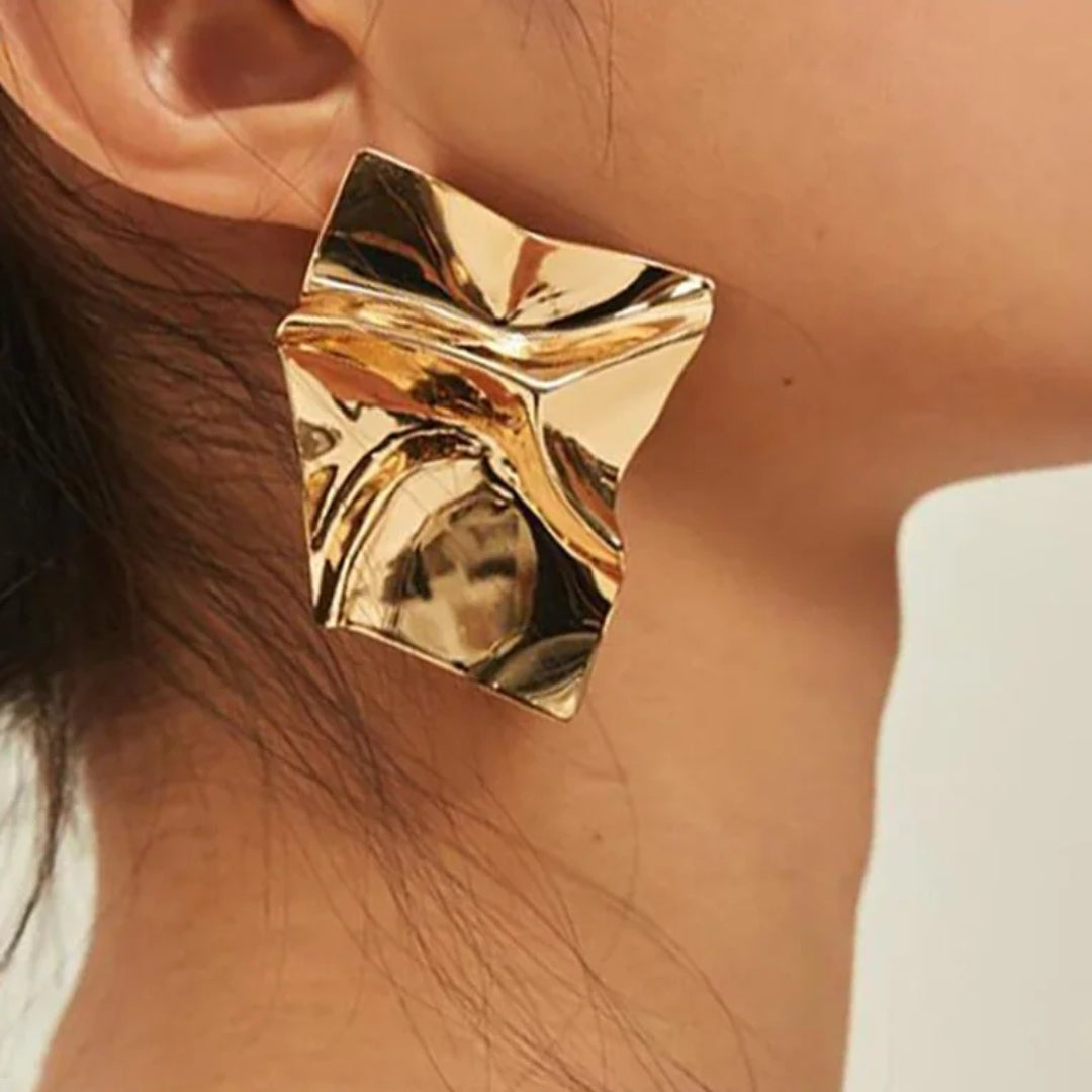 Boucles d'oreilles dorées au design unique et élégant