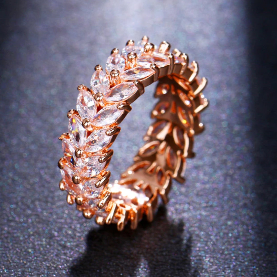 Élégante Bague en Zircon Cubique avec Design Feuille en Or et Argent