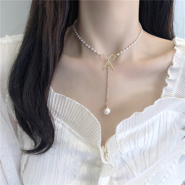Collier Élégant en Perles et Dentelle Dorée
