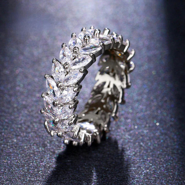Élégante Bague en Zircon Cubique avec Design Feuille en Or et Argent