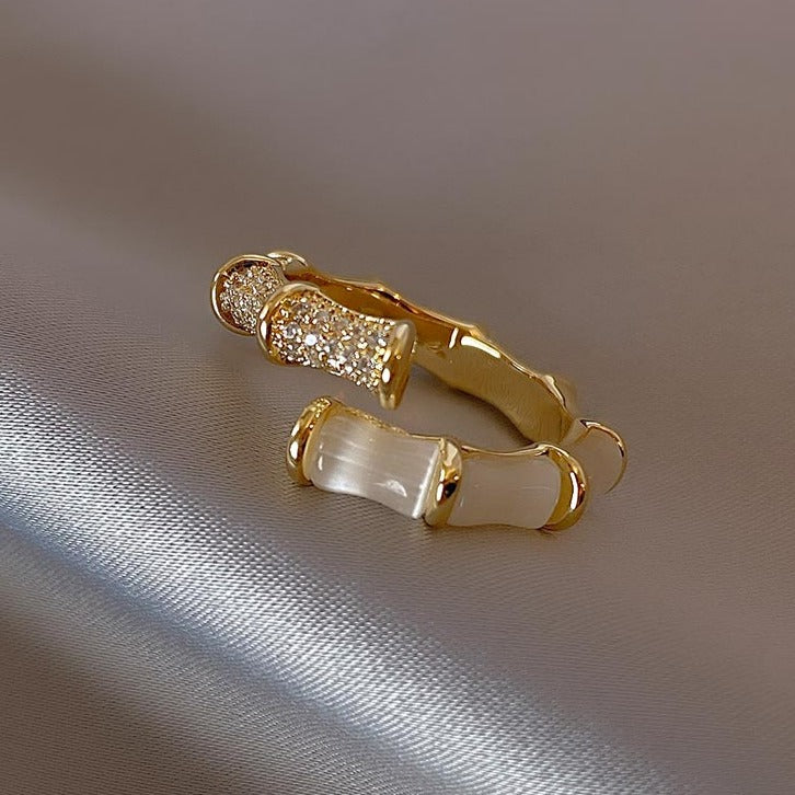Élégante Bague Ajustable en Or Inspirée du Bambou