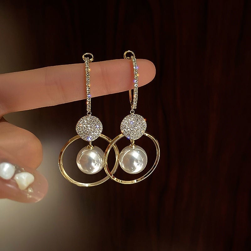 Éblouissantes Boucles d'Oreilles en Luxueuses Perles de Culture et Zircons étincelants