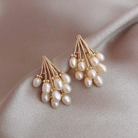 Éclatantes boucles d'oreilles en cascade de perles