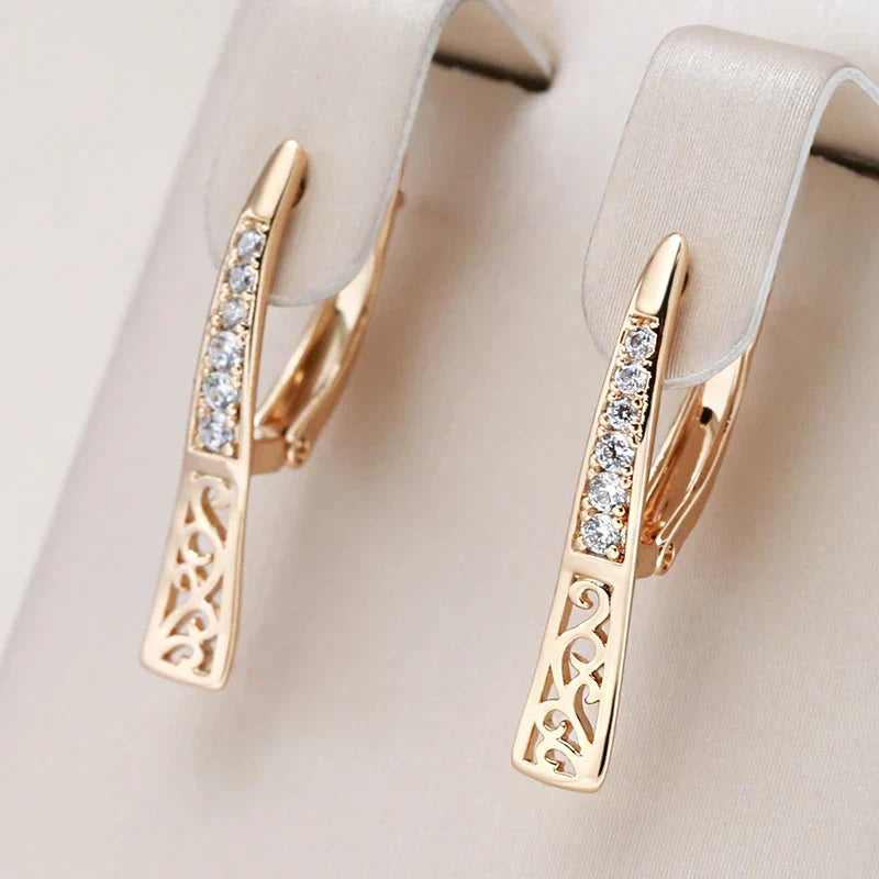 Élégantes Boucles d'Oreilles Elfe en Or avec Éclat de Zirconia
