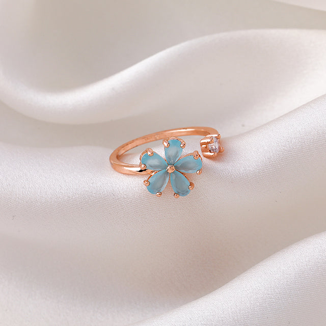 Bague Ajustable en Or avec Fleur en Cristal Bleu Éblouissant