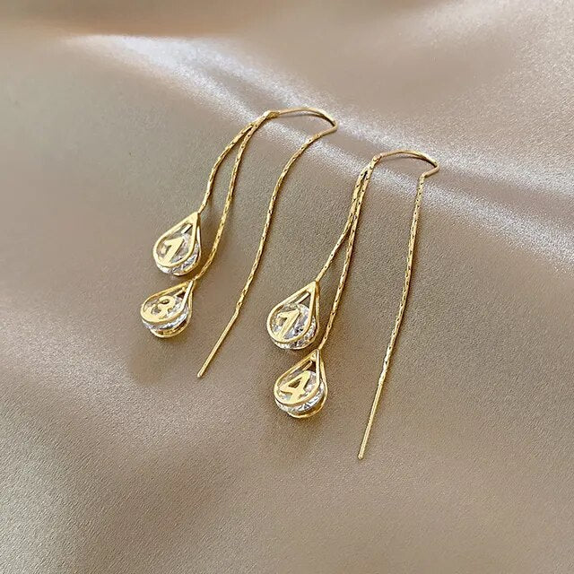 Boucles d'oreilles pendantes en chiffres raffinés et élégants