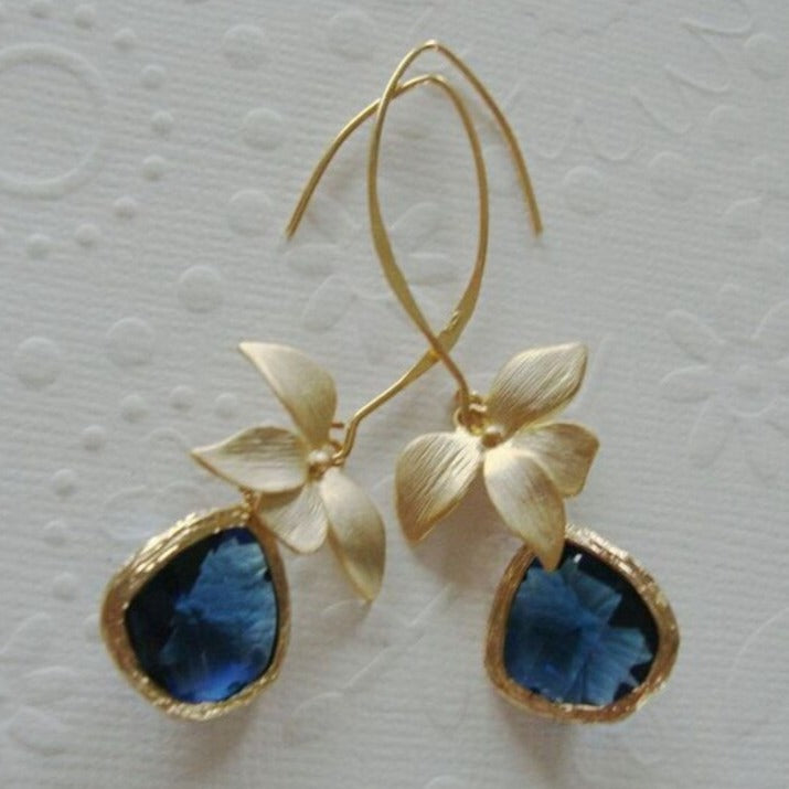 Élégantes Boucles d'Oreilles Vintage en Bleu avec Fleur Dorée