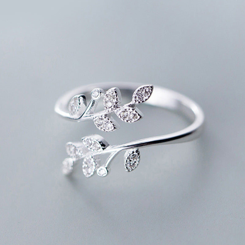 Élégante Bague en Argent Ajustable Sertie de Zirconias Brillantes