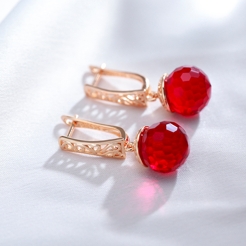 Boucles d'oreilles en Or avec Éblouissantes Boules de Cristal Rouge