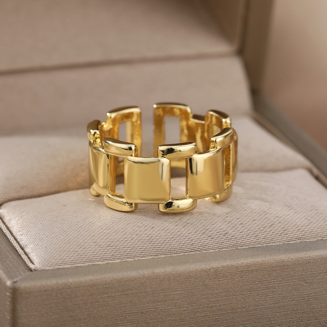 Élégante Bague en Dentelle Dorée