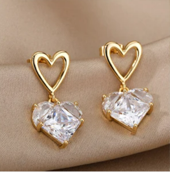 Élégantes Boucles d'Oreilles Minimalistes en Or avec Charmant Coeur en Zirconium
