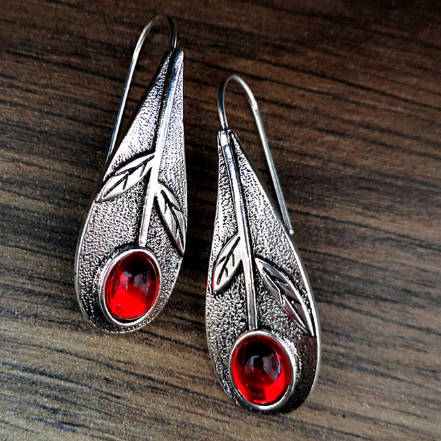 Élégantes Boucles d'Oreilles Vintage en Cristal Rouge et Argent