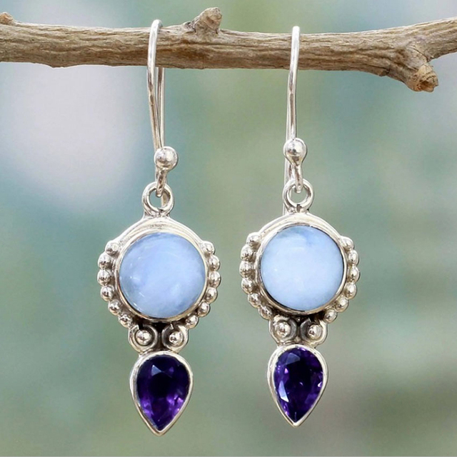 Boucles d'oreilles Boho élégantes en Pierre de Lune et Cristaux Bleus étincelants