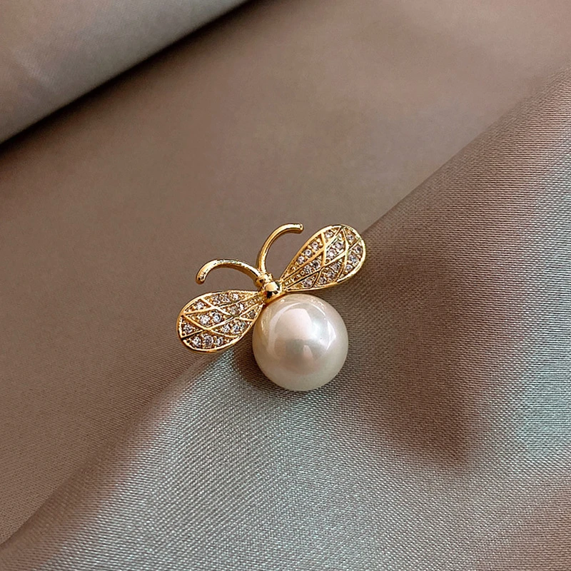 Élégantes Boucles d'oreilles Libellule en Perles Raffinées
