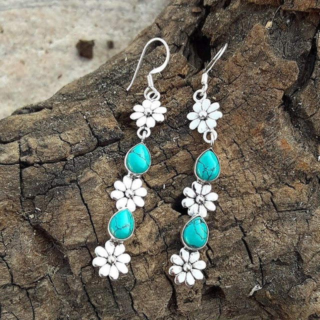 Boucles d'oreilles Vintage Éclat Floral ornées de Pierres Turquoises envoûtantes