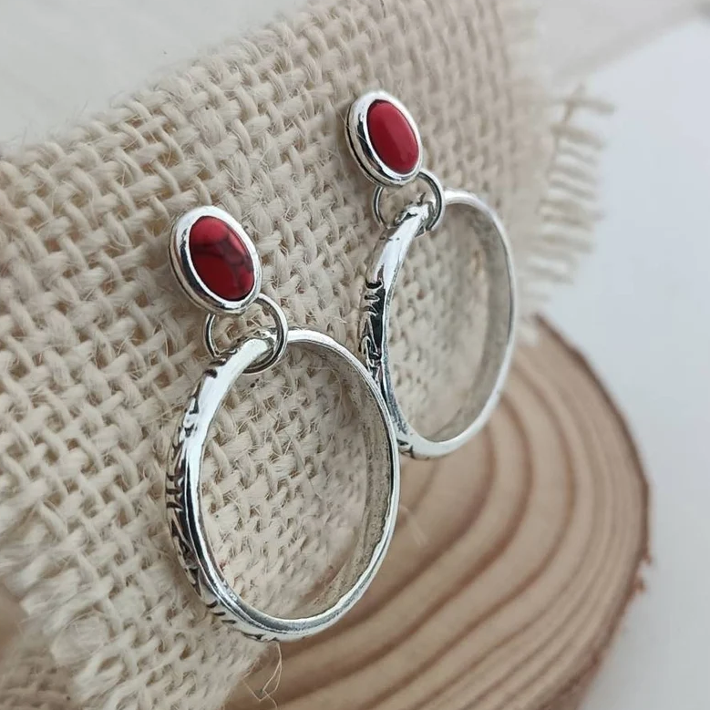 Boucles d'oreilles Boho Élégantes ornées de Pierres Rouges Éblouissantes