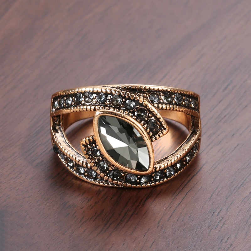 Sublime bague en cristal noir chic et raffinée