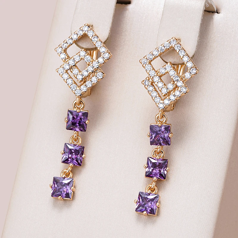 Éblouissantes boucles d’oreilles en or ornées de cristaux violets scintillants