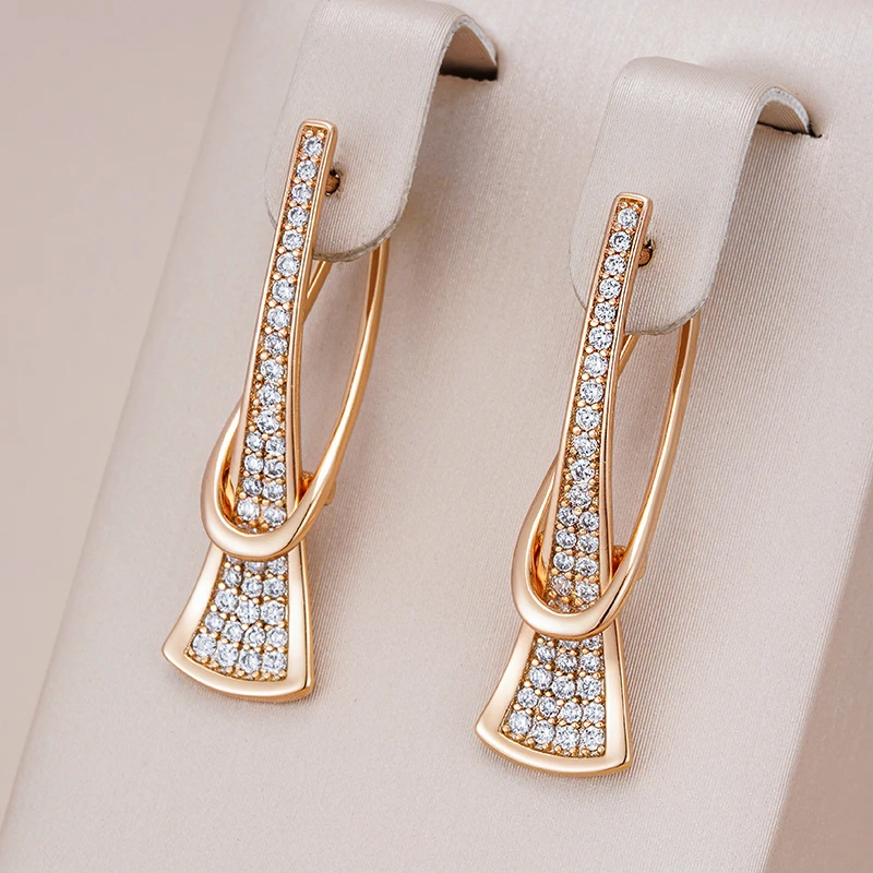 Éclatantes boucles d'oreilles en or raffiné