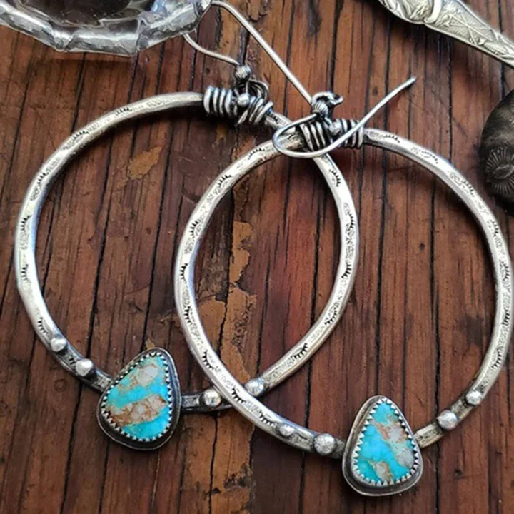 Éblouissantes boucles d'oreilles en argent ornées de turquoise scintillante