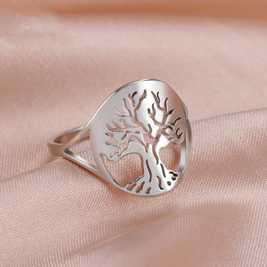 Éblouissante bague en argent inspirée de l'arbre de vie