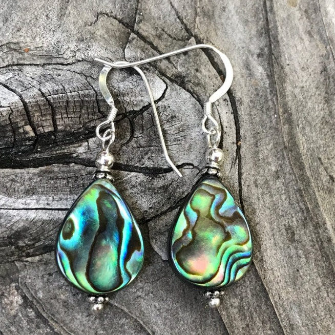 Boucles d'oreilles éclatantes aux couleurs envoûtantes
