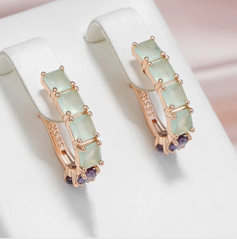 Éblouissantes boucles d'oreilles en cristal vert et violet pour un look chic et raffiné