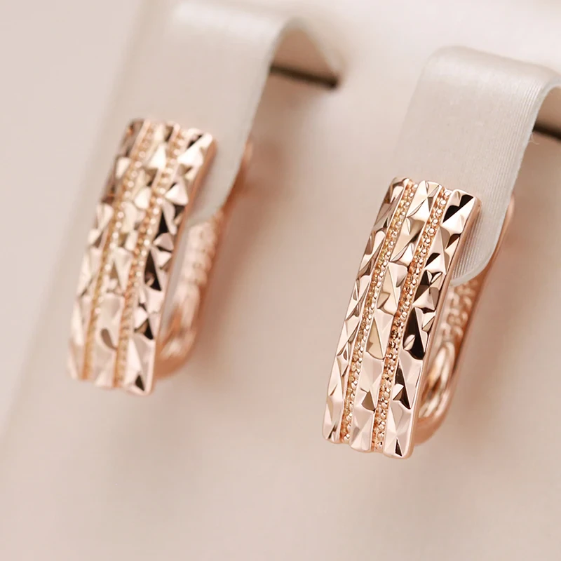 Boucles d'oreilles en or sophistiquées et raffinées