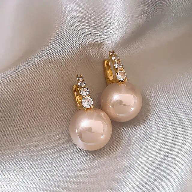 Boucles d'oreilles raffinées aux délicates perles roses