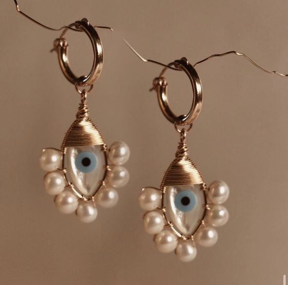 Boucles d'oreilles vintage avec perles de Nazar, une touche d'élégance intemporelle