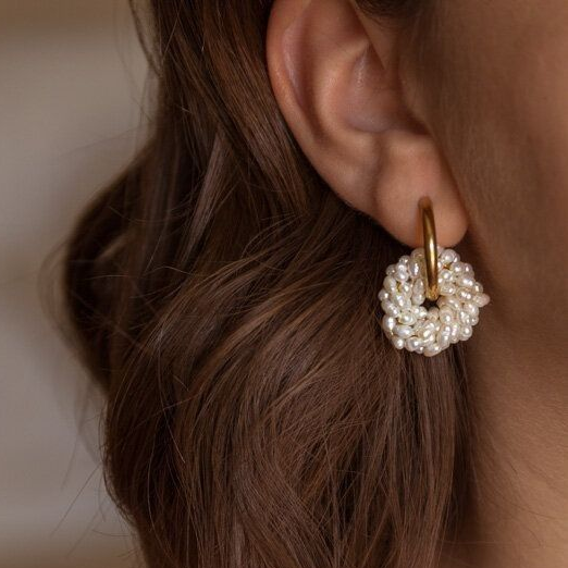 Boucles d'oreilles vintage en spirale ornées de perles scintillantes