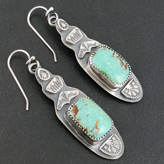 Éclat vintage : Boucles d'oreilles en turquoise étincelant