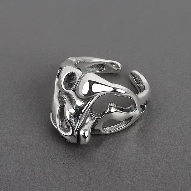 Bague en argent plaqué au design unique et irrégulier